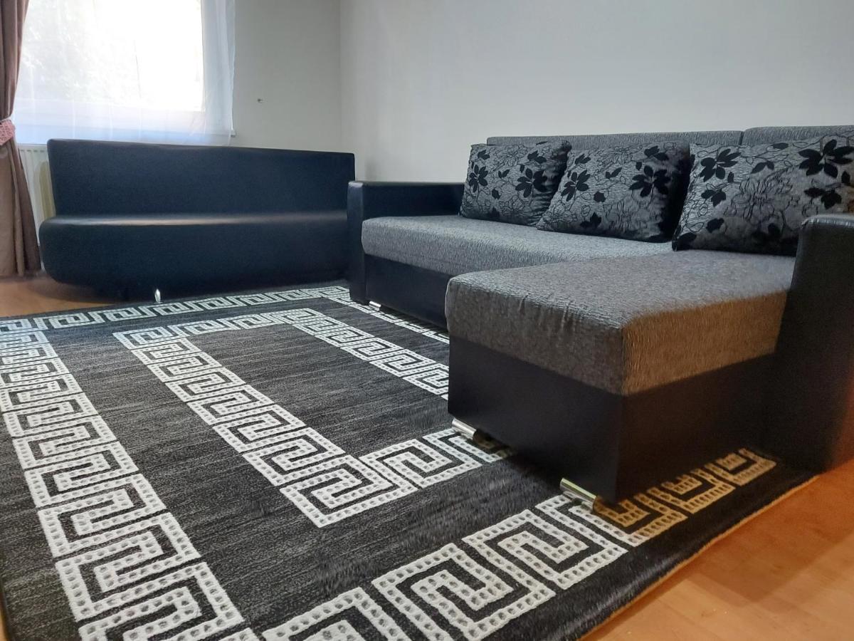 Lara Apartman Debrecen Esterno foto
