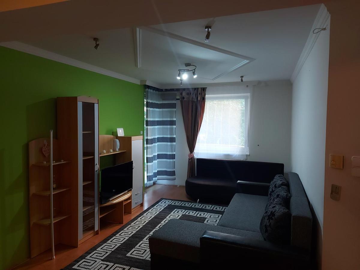 Lara Apartman Debrecen Esterno foto