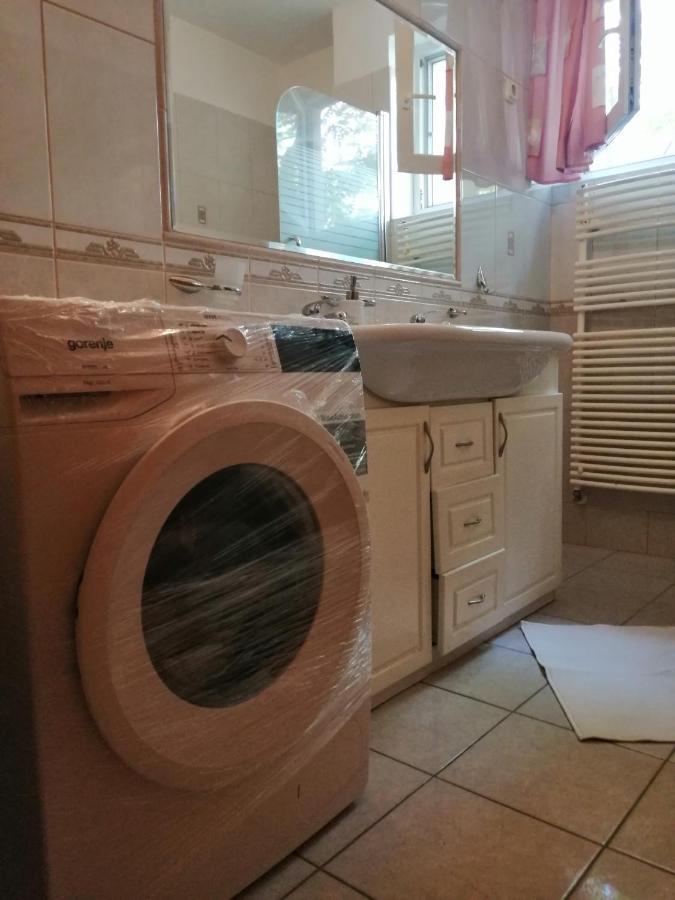 Lara Apartman Debrecen Esterno foto