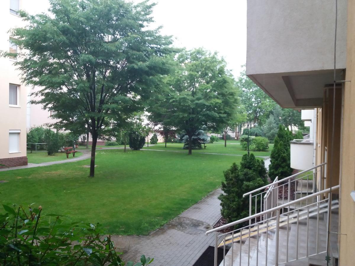 Lara Apartman Debrecen Esterno foto